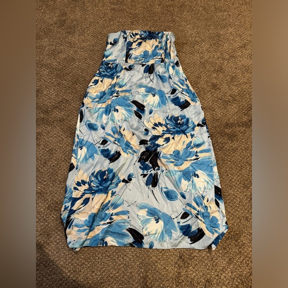 Abercrombie & Fitch Dresses & Skirts - Abercrombie and fitch.  Xl petite. With removable thin straps.